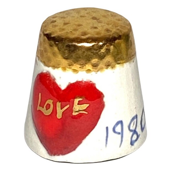 Red Heart Valentines. vintage 1980 hand made gold trimmed thimble - Picture 1 of 3